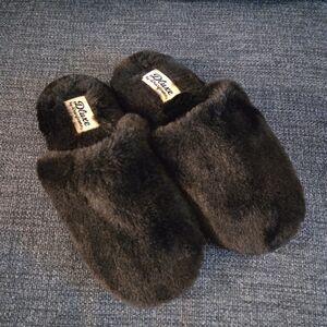 Deluxe Black Faux Fur Slippers